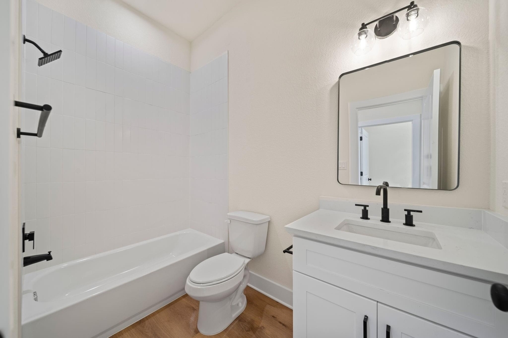 234 E 39th Street - Photo 8