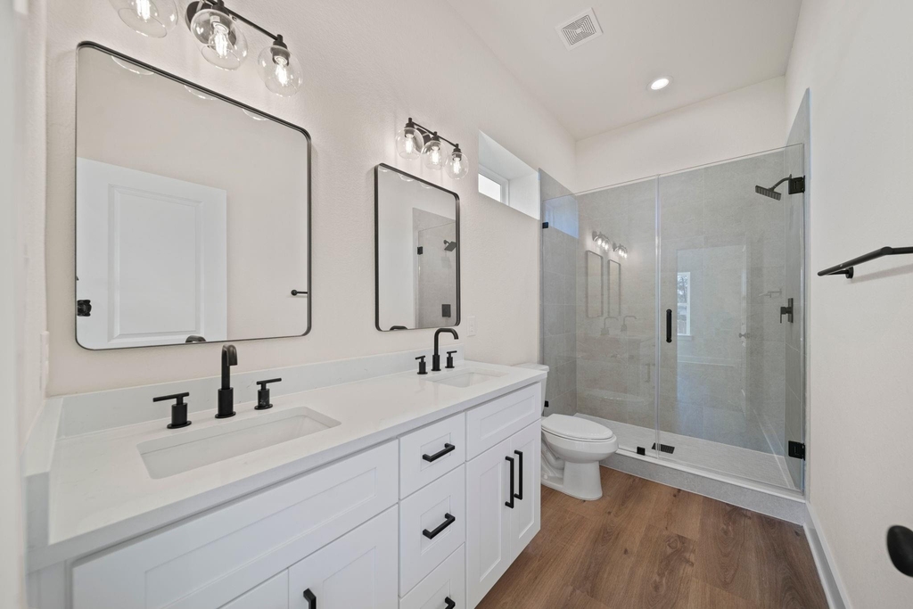 234 E 39th Street - Photo 7