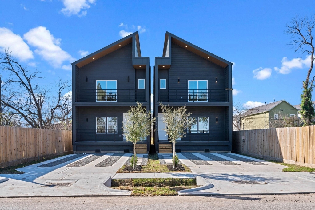 234 E 39th Street - Photo 1