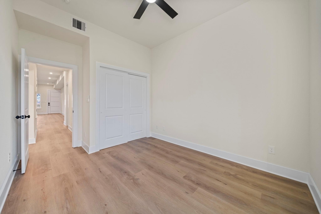 234 E 39th Street - Photo 15
