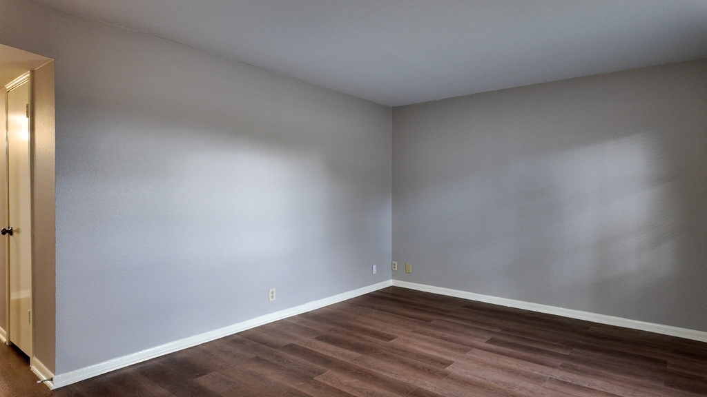 2102 5th Avenue N - Photo 3