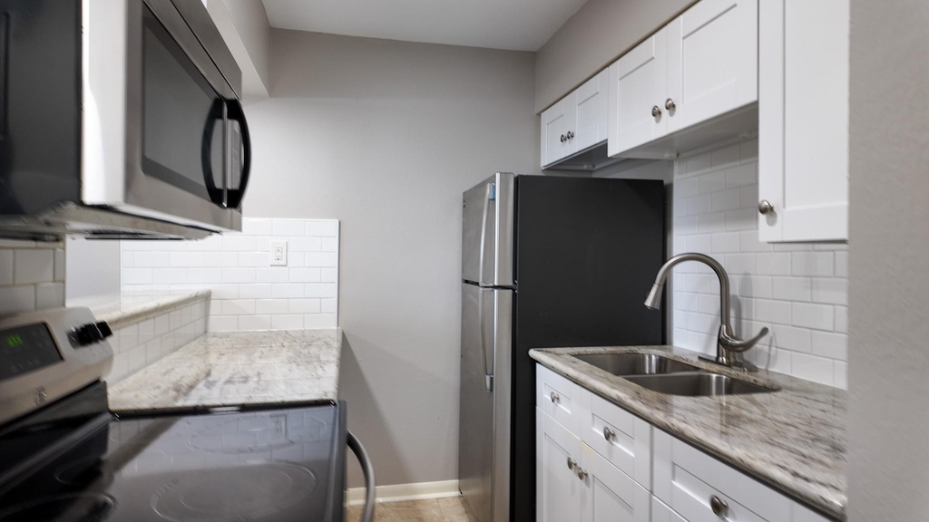 2102 5th Avenue N - Photo 6