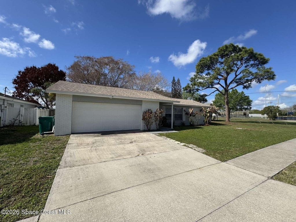 1583 White Cap Way - Photo 0