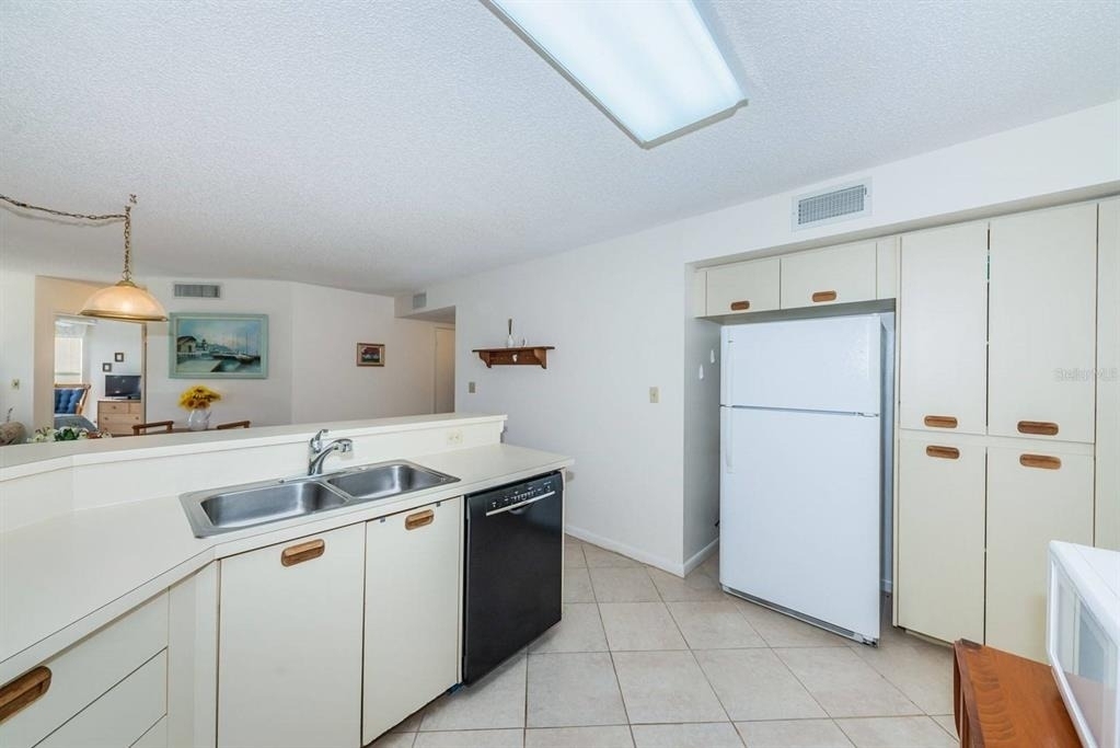 6050 Bahia Del Mar Circle - Photo 3