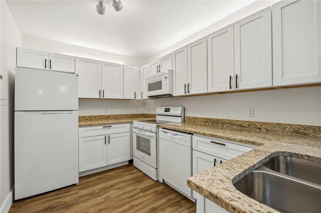 3300 Loveland Boulevard - Photo 12