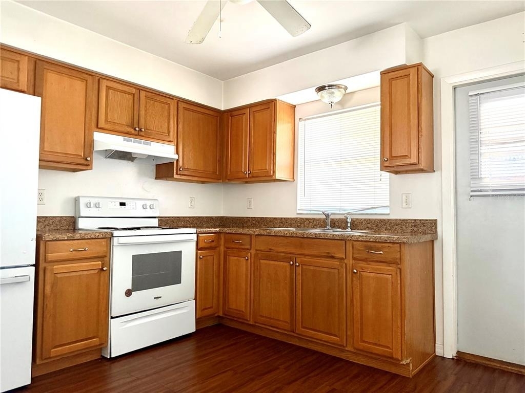610 Emerald Avenue - Photo 2