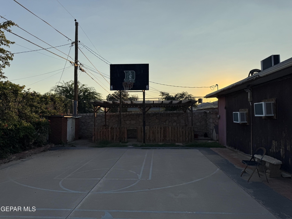8208 Dempsey Avenue - Photo 4