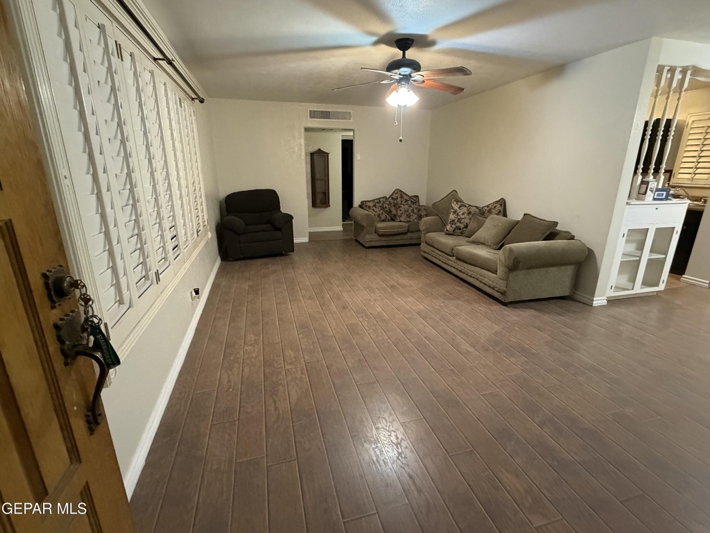 8208 Dempsey Avenue - Photo 2