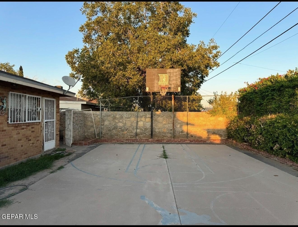 8208 Dempsey Avenue - Photo 13