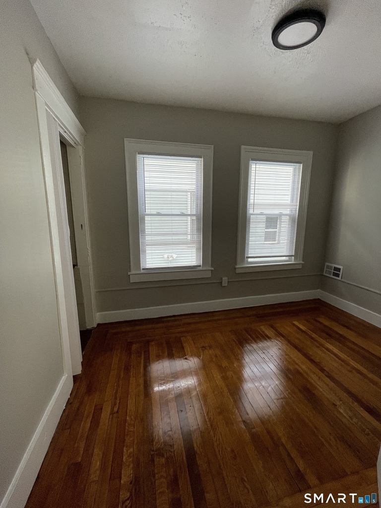 45 Frank Street - Photo 2