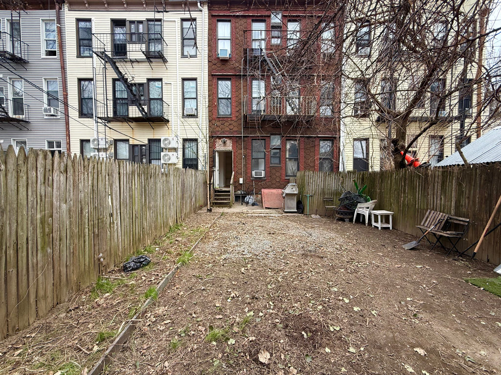 367 Menahan Street - Photo 8
