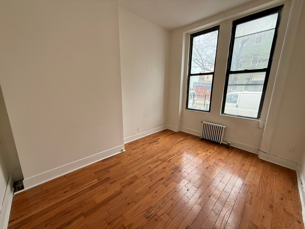 367 Menahan Street - Photo 3