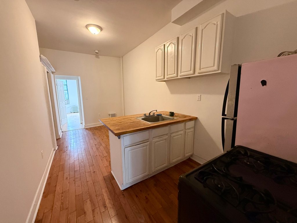 367 Menahan Street - Photo 2