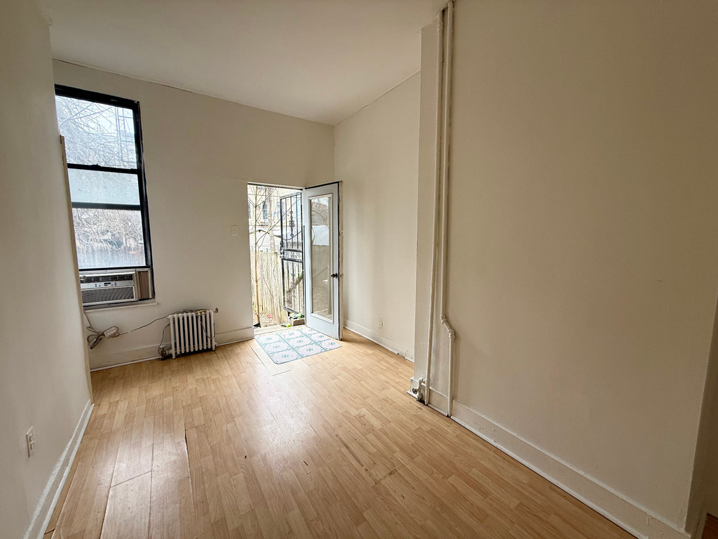367 Menahan Street - Photo 6