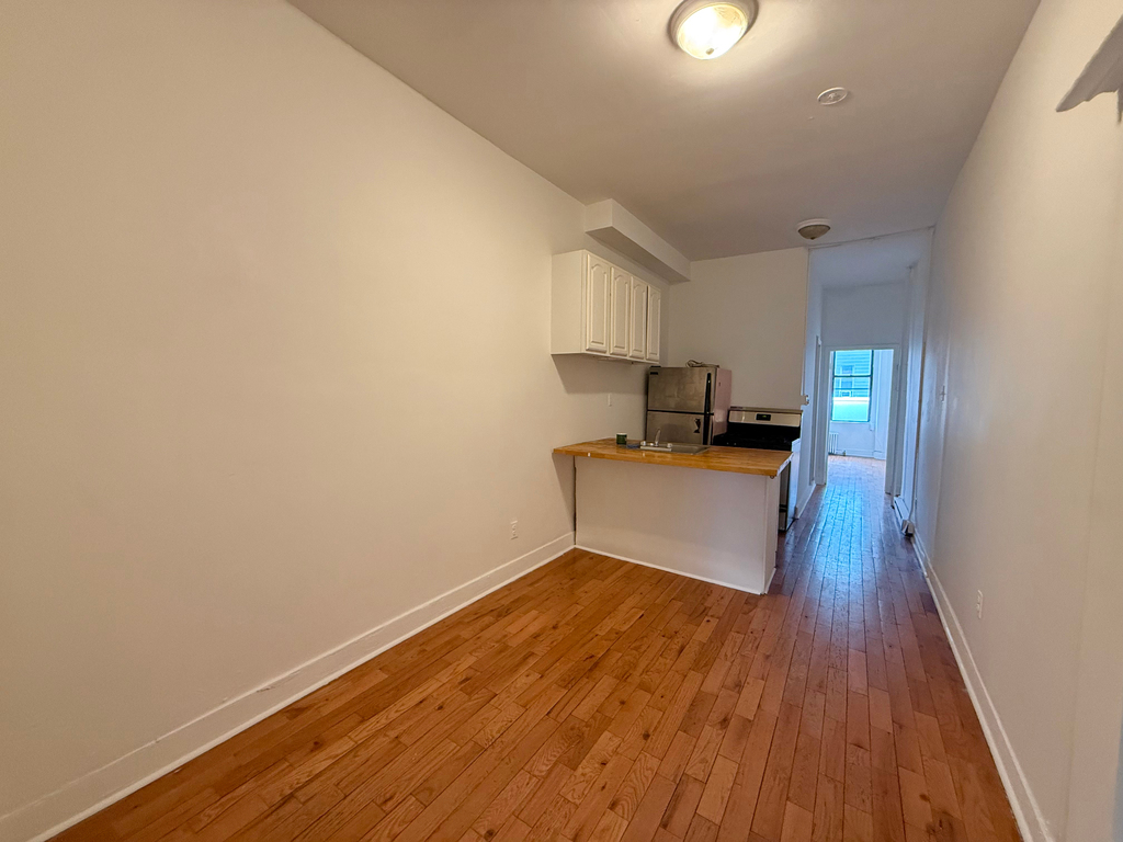 367 Menahan Street - Photo 0