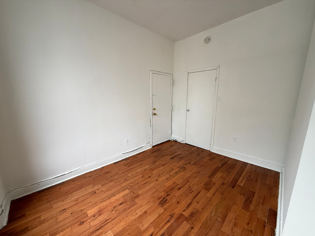 367 Menahan Street - Photo 4