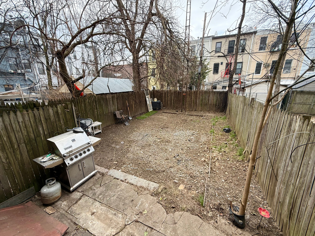 367 Menahan Street - Photo 7