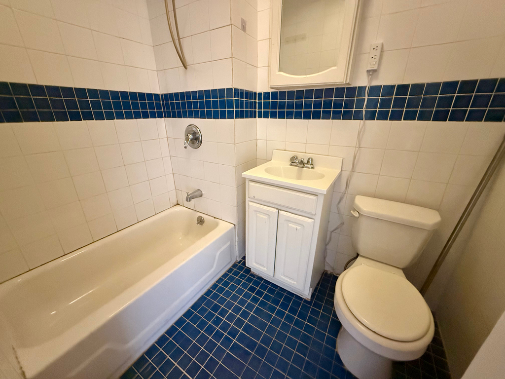 367 Menahan Street - Photo 5