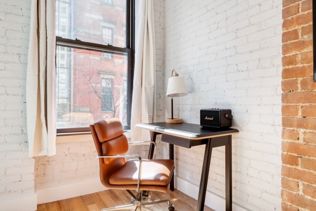 273 W 10th St - Photo 3