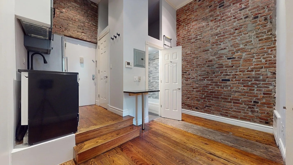 234 West 14th Street - Photo 1