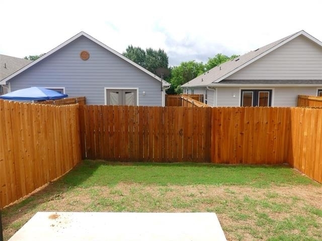 608 E College Street - Photo 16