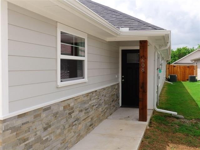 608 E College Street - Photo 1
