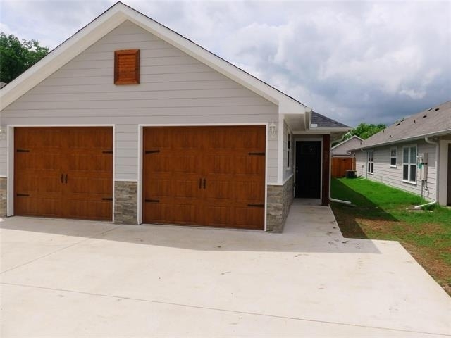 608 E College Street - Photo 0