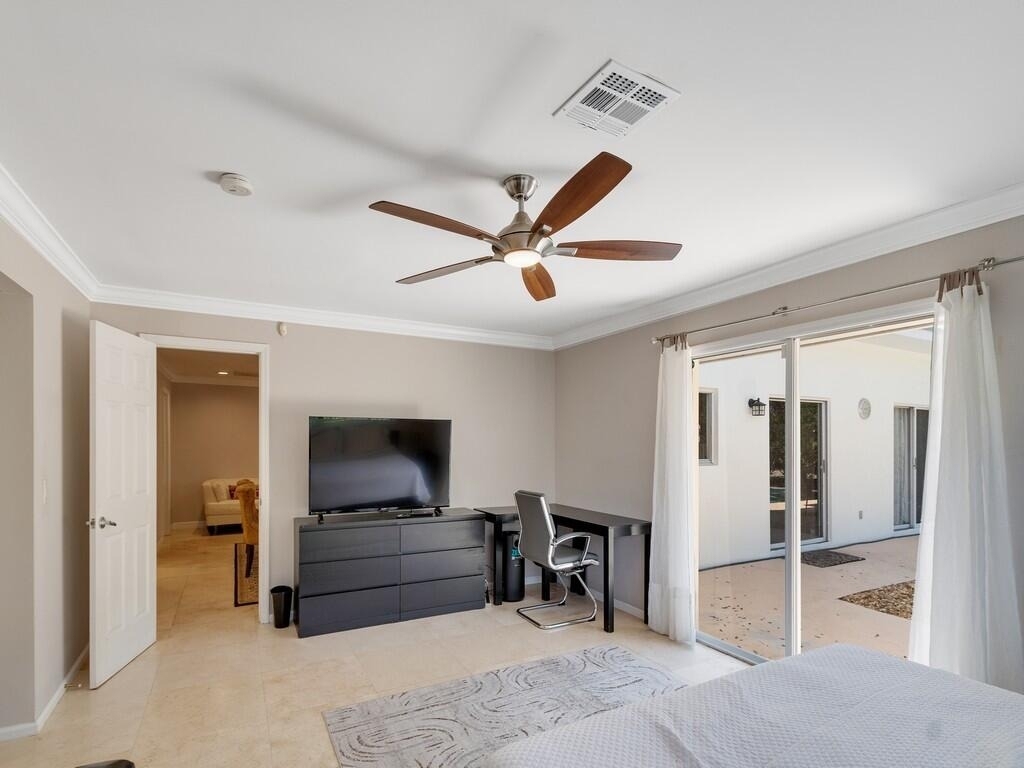 527 E Causeway Boulevard - Photo 10