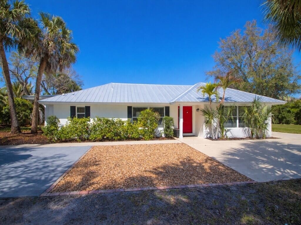 527 E Causeway Boulevard - Photo 0