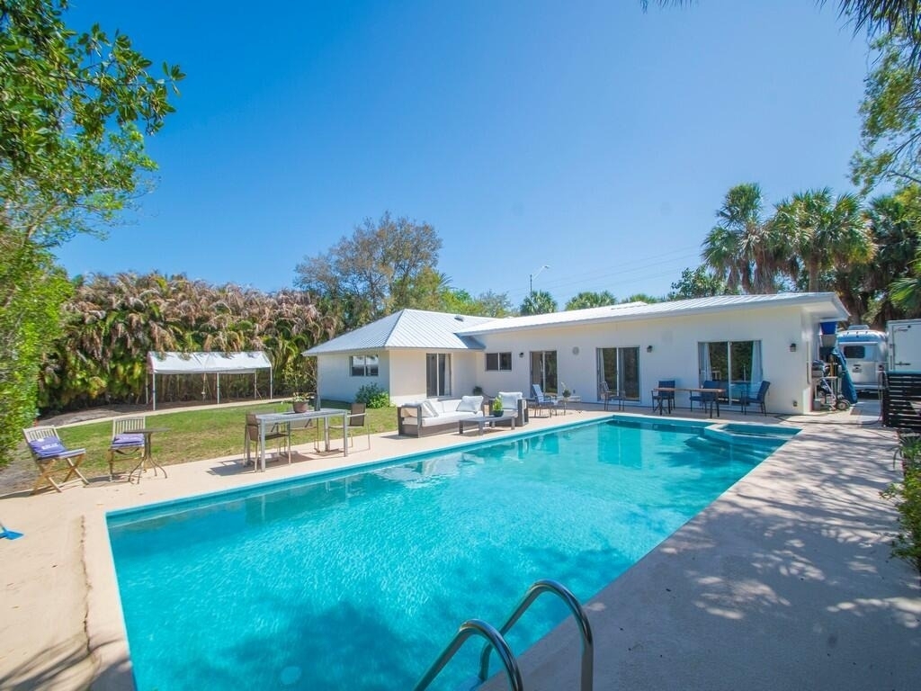 527 E Causeway Boulevard - Photo 20