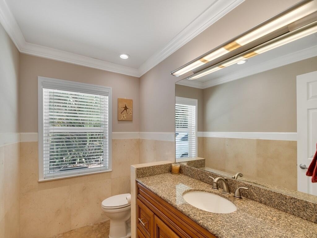527 E Causeway Boulevard - Photo 12