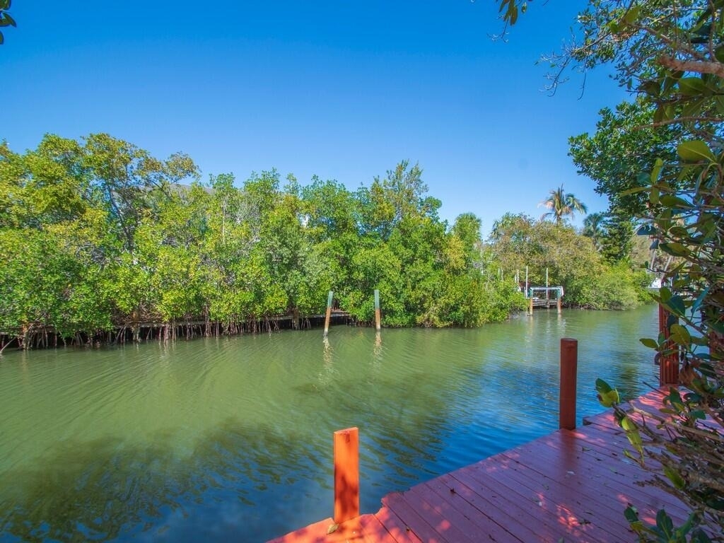 527 E Causeway Boulevard - Photo 22