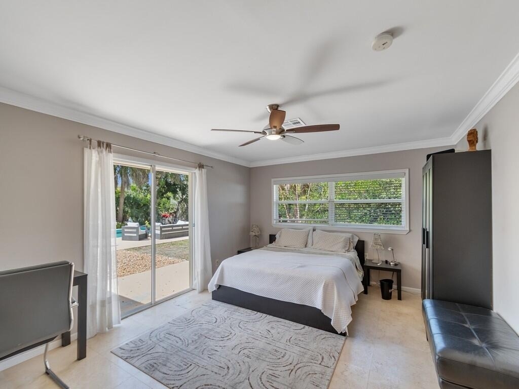 527 E Causeway Boulevard - Photo 9