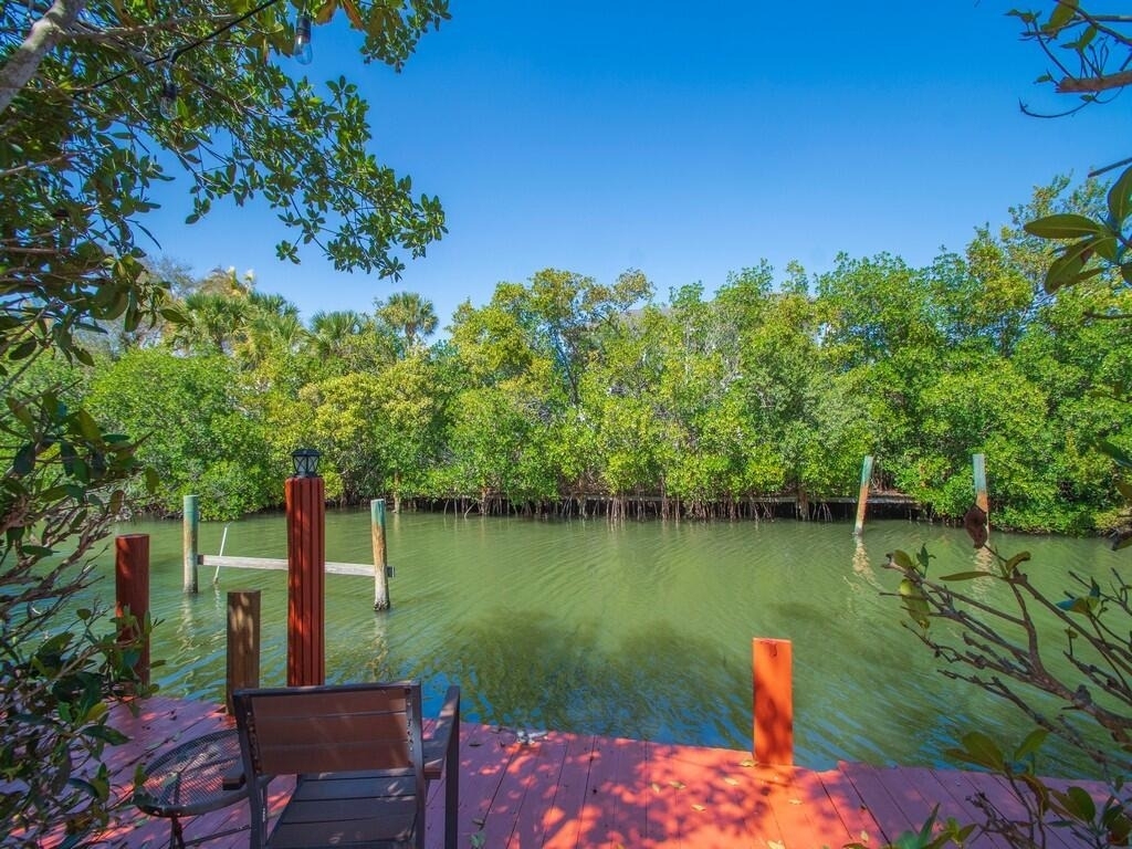 527 E Causeway Boulevard - Photo 21