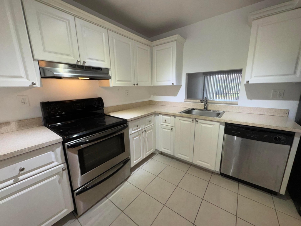 701 N Pine Island Road - Photo 14
