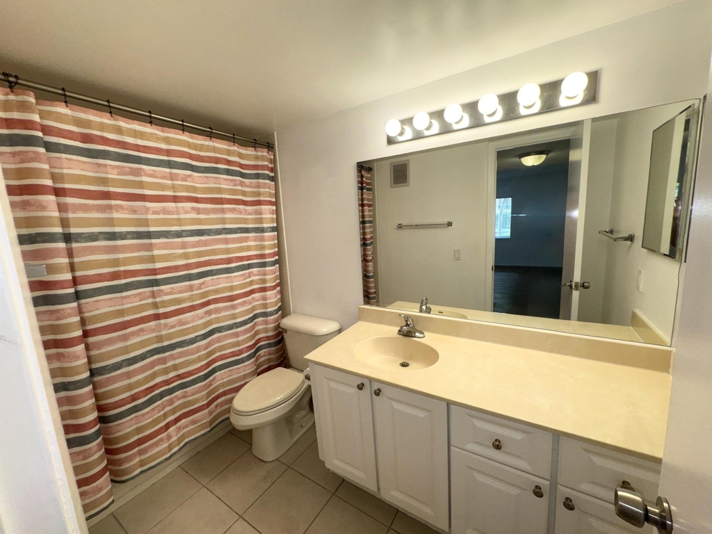 701 N Pine Island Road - Photo 4