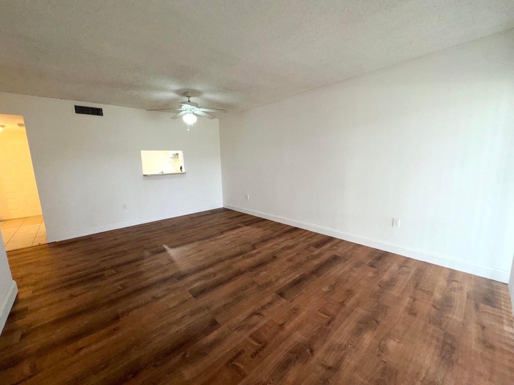 701 N Pine Island Road - Photo 11