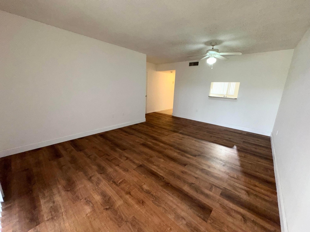 701 N Pine Island Road - Photo 10
