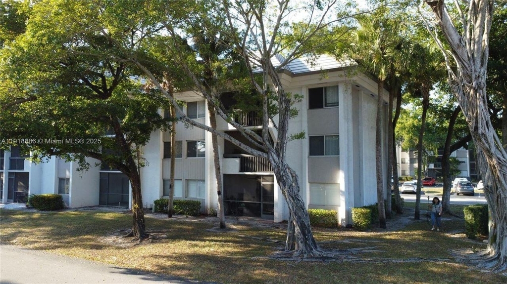 701 N Pine Island Road - Photo 17