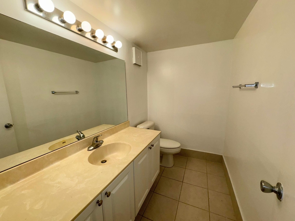 701 N Pine Island Road - Photo 15
