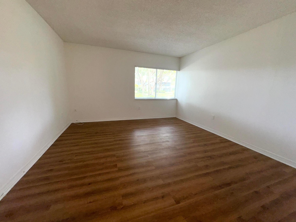 701 N Pine Island Road - Photo 8