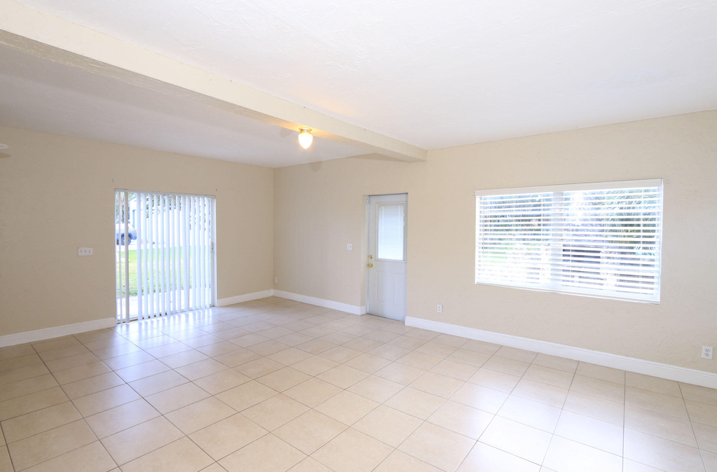 4916 Silver Oak Drive - Photo 6