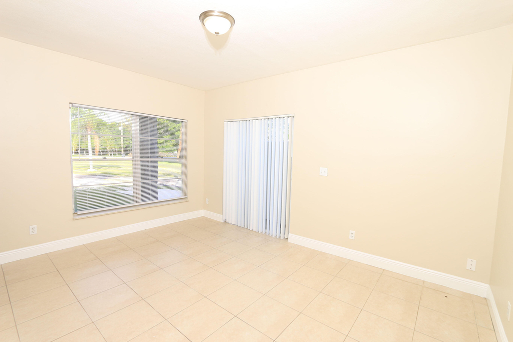 4916 Silver Oak Drive - Photo 7