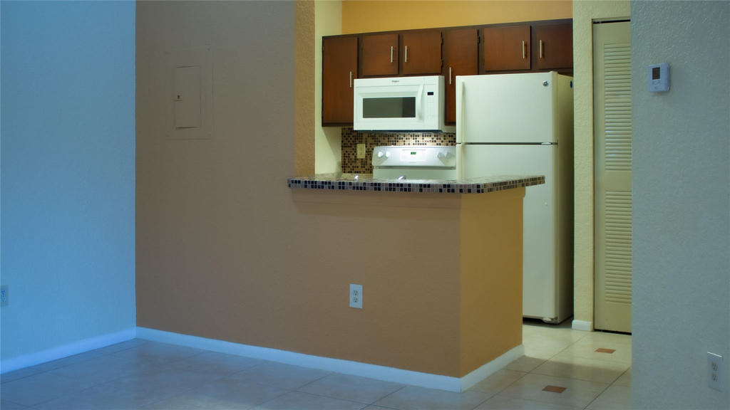 2861 N Oakland Forest Drive - Photo 7