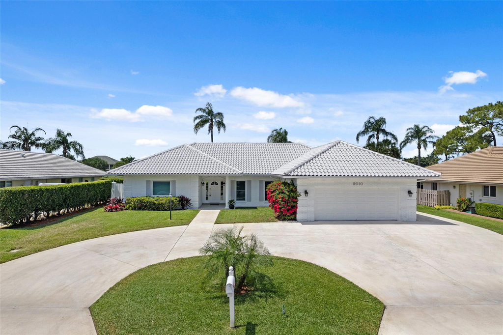 9010 Gardens Glen Circle - Photo 48