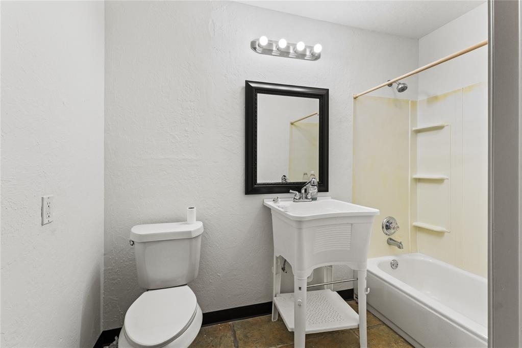 1101 E Loomis Road - Photo 26