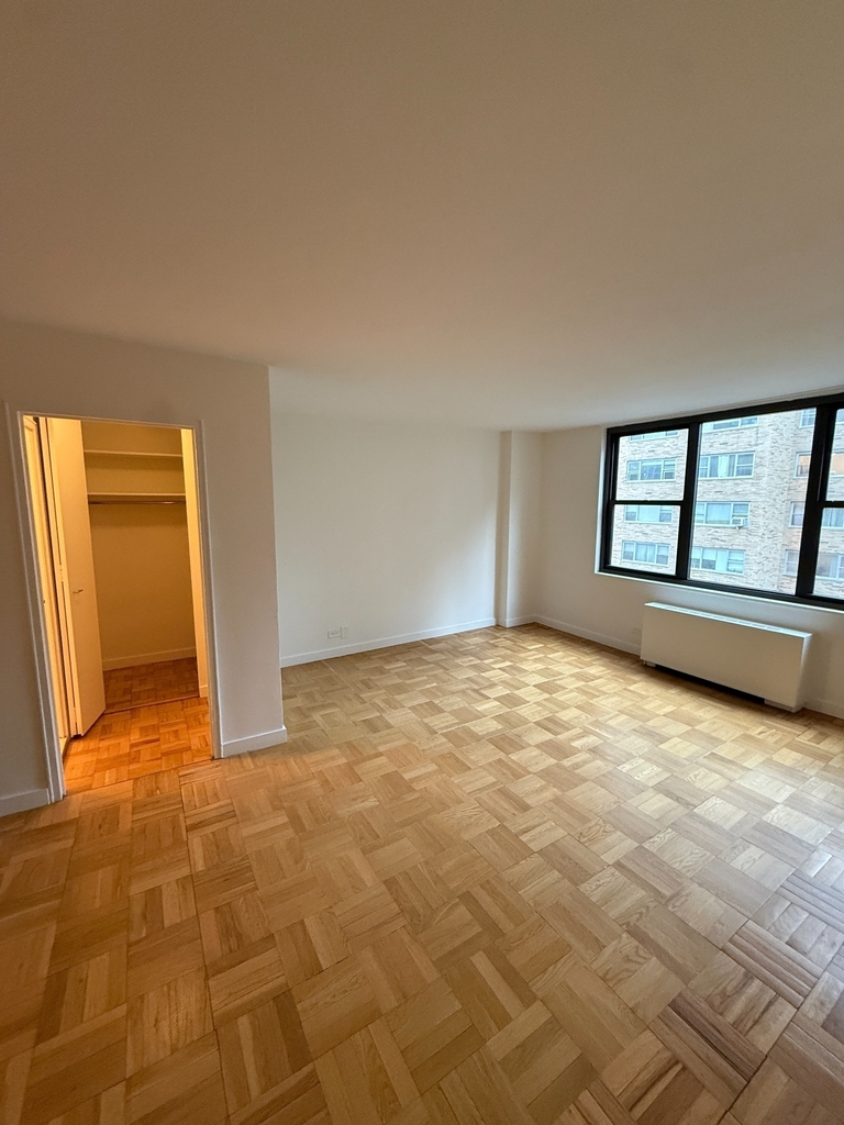 East 49th Street - Photo 1