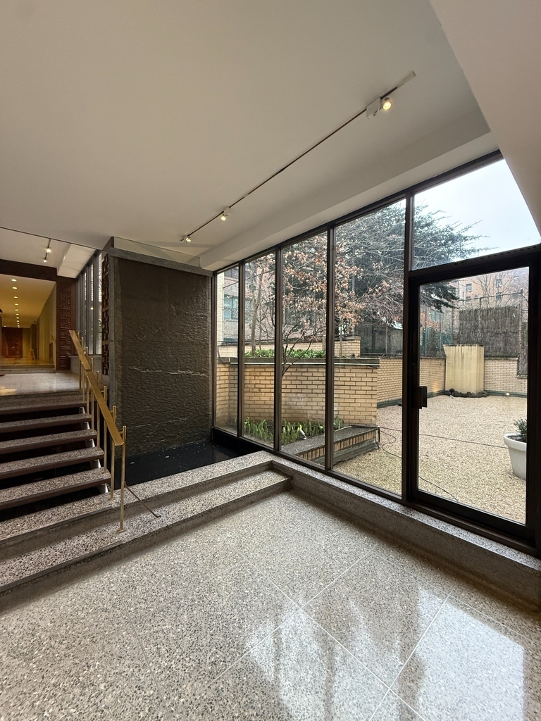 East 49th Street - Photo 6