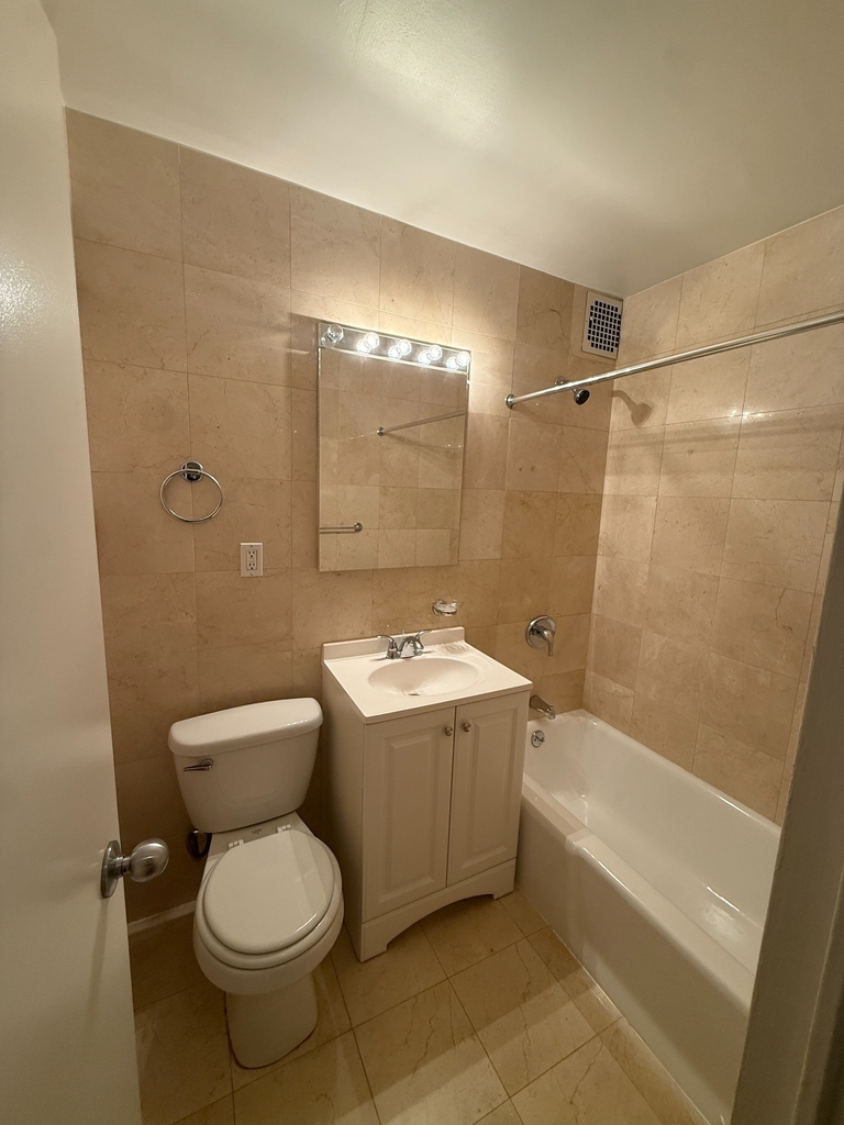 East 49th Street - Photo 5
