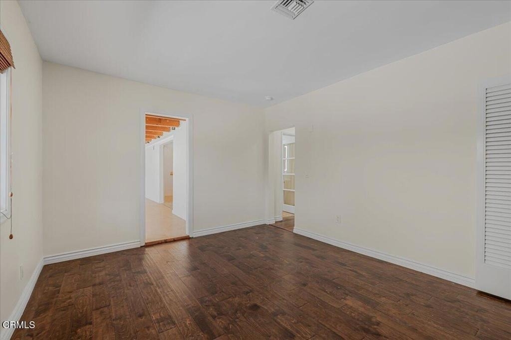 13902 Calvert Street - Photo 25
